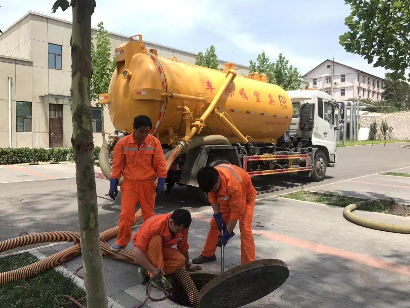 宁强化粪池清理与5-8吨吸粪车施工效率分析
